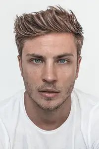 Jannik Schümann