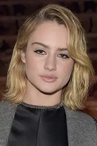 Grace Van Patten