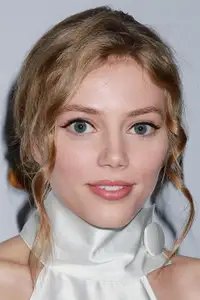 Grace Van Dien