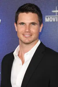 Robbie Amell