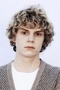 Evan Peters