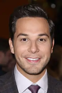 Skylar Astin