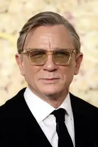 Daniel Craig