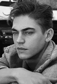 Hero Fiennes Tiffin