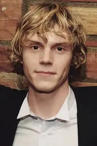 Evan Peters