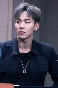 손현우