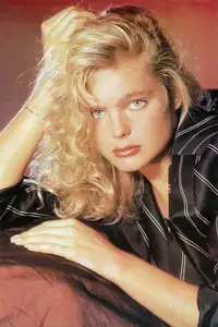 Erika Eleniak
