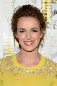 Elizabeth Henstridge