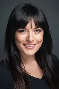 Ezgi Mola