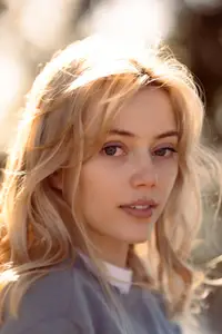 Grace Van Dien
