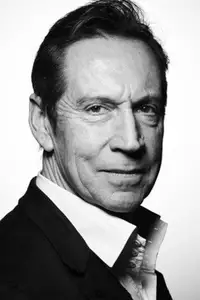 Jonathan Hyde