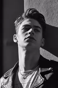 Hero Fiennes Tiffin