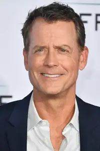 Greg Kinnear