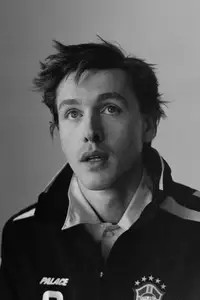 Harris Dickinson
