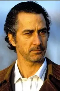 David Strathairn