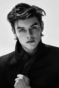 Louis Partridge