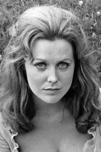 Fiona Lewis